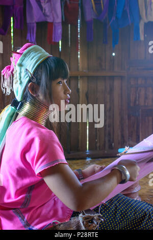 Ywama, Kayan Lahwi (Padaung) Long Neck girl woman weaving, weaver loom, Inle Lake, Shan State, Myanmar (Burma)