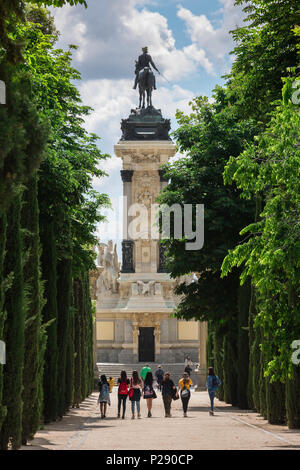 Madrid park summer, view of a group of young women friends walking along a tree lined avenue in the centre of the Parque del Retiro in Madrid, Spain. Stock Photo