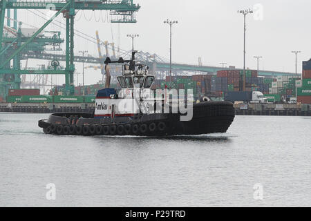 The AmNav Tractor Tug, SARAH, Passing The EVERPORT Container Terminal ...
