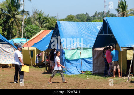 Philippine IDP refugees from Marawi in a tent city supported by DUYONG-Marawi near Baloi, Mindanao Island, Philippines - Philippinische Binnenflüchtlinge (IDP) aus Marawi in einer von DUYONG-Marawi unterstützten Zeltstadt bei Baloi, Insel Mindanao, Philippinen Stock Photo