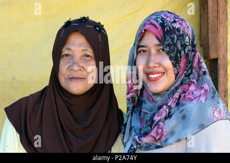 Philippine IDP refugee from Marawi in a tent city supported by DUYONG-Marawi near Baloi, Mindanao Island, Philippines - Philippinische Binnenflüchtlinge (IDP) aus Marawi in einer von DUYONG-Marawi unterstützten Zeltstadt bei Baloi, Insel Mindanao, Philippinen Stock Photo