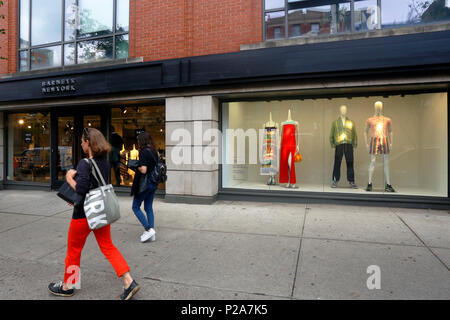 Barneys new york exterior hi-res stock photography and images - Alamy