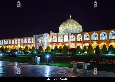 Sheikh Lotfollah Mosque in eastern side of Naghsh-e Jahan Square at night. Isfahan. Iran Stock Photo