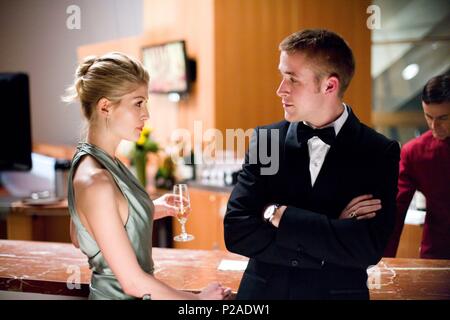 Original Film Title: FRACTURE.  English Title: FRACTURE.  Film Director: GREGORY HOBLIT.  Year: 2007.  Stars: ROSAMUND PIKE; RYAN GOSLING. Credit: NEW LINE CINEMA / EMERSON, SAM / Album Stock Photo