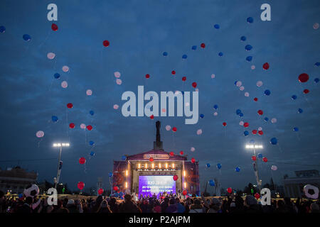 Beijing, Russia. 6th Mar, 2018. Participants release balloons to mark the 100 days countdown to the 2018 World Cup in Moscow, Russia, on March 6, 2018. Credit: Evgeny Sinitsyn/Xinhua/Alamy Live News Stock Photo