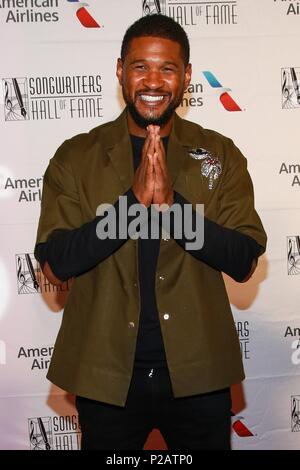 New York, NY, USA. 14th June, 2018. Usher at arrivals for Songwriters Hall Of Fame 2018 49th Annual Induction And Awards Gala, New York Marriott Marquis, New York, NY June 14, 2018. Credit: Jason Mendez/Everett Collection/Alamy Live News Stock Photo