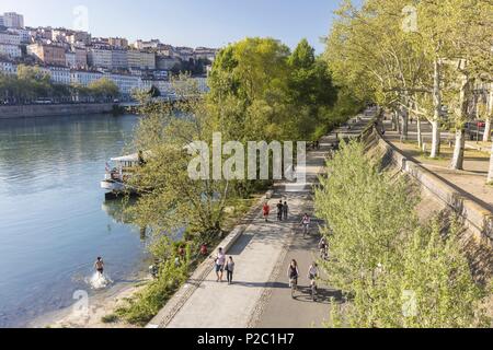 France, Rhone, Lyon, Rhone river banks, quey of Serbie, view of the Croix Rousse Stock Photo