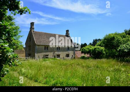 Exterior of Woolsthorpe Manor, Lincolnshire, birthplace and home of the scientist and mathematician Sir Isaac Newton. Stock Photo