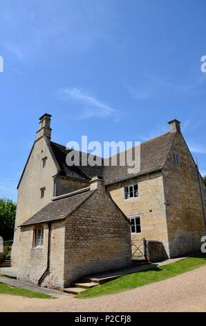 Exterior of Woolsthorpe Manor, Lincolnshire, birthplace and home of the scientist and mathematician Sir Isaac Newton. Stock Photo