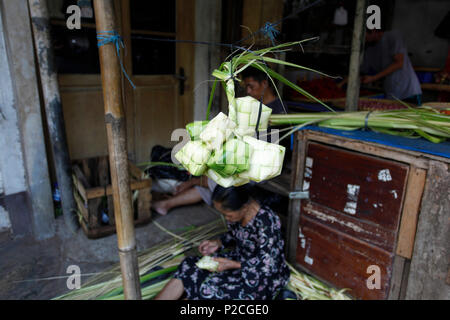 Bogor Indonesia 14th June 2018 Traders Holds A Bundle Of Ketupat A Type Of Rice Dumpling