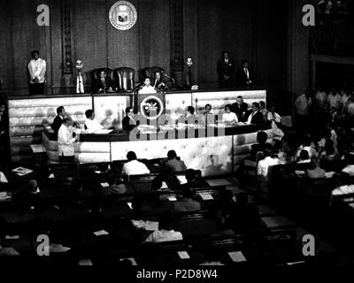 . English: Philippine President Ferdinand E. Marcos delivering his 1972 State Of The Nation Address (SONA) . 28 September 2004, 09:01:31. Malacañang Palace 43 President Ferdinand Marcos delivers his 1972 SONA Stock Photo