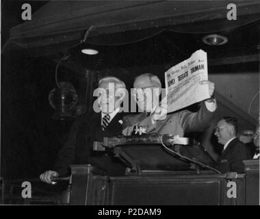 . English: President Harry S. Truman, shortly after being elected as President, smiles as he holds up a copy of the Chicago Tribune issue predicting his electoral defeat. This image has become iconic of the consequences of, and bad polling data. The press conference where photo was taken was held at Union Station in St. Louis, Missouri, on November 3, 1948. 3 November 1948. Museum claims ownership - Exhibit: 64-861 16 Dewey Defeats Truman Stock Photo