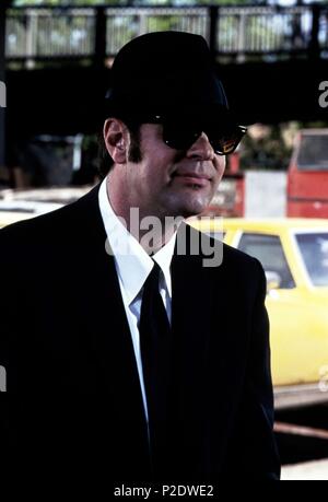 Original Film Title: BLUES BROTHERS 2000.  English Title: BLUES BROTHERS 2000.  Film Director: JOHN LANDIS.  Year: 1998.  Stars: DAN AYKROYD. Credit: MACAULAY, BRUCE / Album Stock Photo