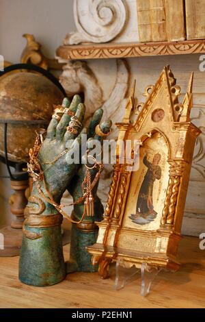 Italy, Puglia, Martina Franca, Baroque objetcs in the antique shop San Martino Stock Photo