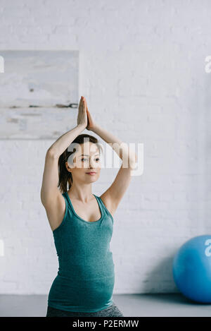 A pregnant woman standing in a yoga pose in the sunshine Stock Photo: 75220906 - Alamy