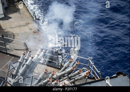 160915-N-UF697-049 PHILIPPINE SEA  (Sept. 15, 2016) A chaff round fires from a decoy launching system aboard the forward-deployed Arleigh Burke-class guided-missile destroyer USS Barry (DDG 52) during a chaff exercise as a part of Valiant Shield 2016. Valiant Shield is a biennial, U.S. only, field-training exercise with a focus on integration of joint training among U.S. forces. This is the sixth exercise in the Valiant Shield series that began in 2006. Barry is on patrol with Carrier Strike Group Five (CSG 5) in the Philippine Sea supporting security and stability in the Indo-Asia-Pacific reg Stock Photo