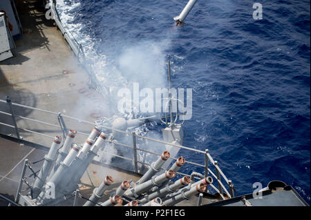 160915-N-UF697-052 PHILIPPINE SEA  (Sept. 15, 2016) A chaff round fires from a decoy launching system aboard the forward-deployed Arleigh Burke-class guided-missile destroyer USS Barry (DDG 52) during a chaff exercise as a part of Valiant Shield 2016. Valiant Shield is a biennial, U.S. only, field-training exercise with a focus on integration of joint training among U.S. forces. This is the sixth exercise in the Valiant Shield series that began in 2006. Barry is on patrol with Carrier Strike Group Five (CSG 5) in the Philippine Sea supporting security and stability in the Indo-Asia-Pacific reg Stock Photo