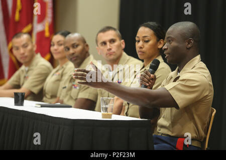 Capt. Kawanski Wright, right, an instructor with the Marine Corps Leadership Seminar, speaks to seminar students at Austin Peay State University in Clarksville, Tenn., Sept. 8, 2016. The Marine Corps Leadership Seminar, which parallels Marine Week Nashville, is visiting several colleges throughout the greater Nashville area to influence attendees’ leadership capabilities. Marine Week is an opportunity to showcase the Marines and help people understand the capabilities of the Marine Corps. (U.S. Marine Corps photo by Sgt. Lucas Hopkins) Stock Photo