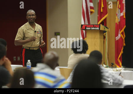 Lt. Gen. Ronald L. Bailey, left, Deputy Commandant of Plans, Policies and Operations and alumnus of Austin Peay State University, speaks to students of the Marine Corps Leadership Seminar at the college in Clarksville, Tenn., Sept. 8, 2016. Coinciding with Marine Week Nashville, MCLS visits colleges across the U.S. to develop attendees’ leadership skills. Marine Week is an opportunity for the people of the greater Nashville area to meet Marines and learn about Corps’ history, traditions and value to the nation. (U.S. Marine Corps photo by Sgt. Lucas Hopkins) Stock Photo