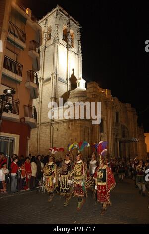 SPAIN - Valencia autonomous region - Alicante. Orihuela; paso de 'legión romana' en Semana Santa (martes santo) a su paso por la Iglesia de Santas Justa y Rufina. Stock Photo