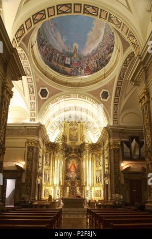 SPAIN - La Huerta de Murcia (district) - MURCIA. interior del Santuario de la Virgen de la Fuensanta; aqui se venera a la virgen patrona de Murcia; altar mayor y nave central. Stock Photo