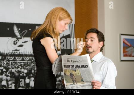 Original Film Title: IRON MAN.  English Title: IRON MAN.  Film Director: JON FAVREAU.  Year: 2008.  Stars: ROBERT DOWNEY JR.; GWYNETH PALTROW. Credit: MARVEL ENTERPRISES / ROSENTHAL, ZADE / Album Stock Photo