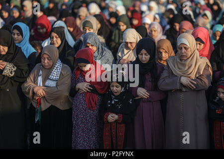 Gaza City, Gaza Strip. 15th June, 2018. Palestinian women take part in the prayer of Eid al-Fitr, a three day feast that marks the end of the Muslim fasting holy month of Ramadan, at the Israel-Gaza border to the east of Gaza City, Gaza Strip, 15 June 2018. Credit: Wissam Nassar/dpa/Alamy Live News Stock Photo