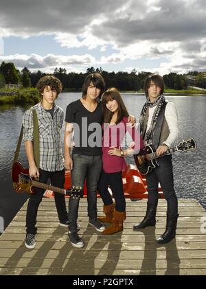 Original Film Title: CAMP ROCK. English Title: CAMP ROCK. Film Director:  MATTHEW DIAMOND. Year: 2008. Stars: KEVIN JONAS; JOE JONAS; NICK JONAS;  DEMI LOVATO. Credit: ALAN SACKS PRODUCTIONS / Album Stock Photo - Alamy