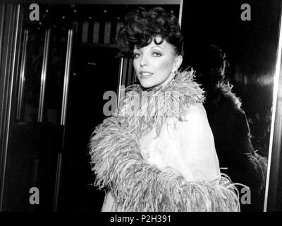 Stars: JOAN COLLINS Stock Photo - Alamy