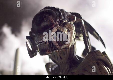 Original Film Title: AVPR: ALIENS VS PREDATOR-REQUIEM.  English Title: AVPR: ALIENS VS PREDATOR-REQUIEM.  Film Director: COLIN STRAUSE; GREG STRAUSE.  Year: 2007. Credit: TWENTIETH CENTURY-FOX FILM CORPORATION/DAVID ENTERTAINMENT / Album Stock Photo