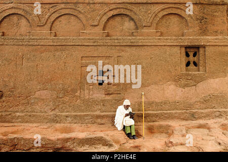 LALIBELA, ETHIOPIA - 30 AUGUST 2013:Ethiopian pilgrimprayer of religious churches in carve in solid rock in Lalibela Stock Photo