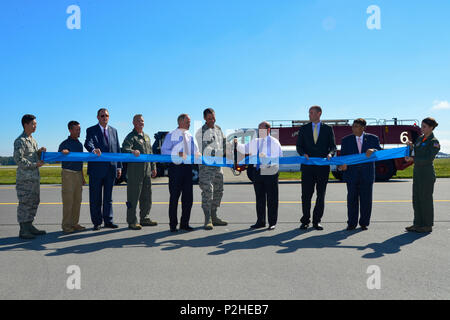 Col. Ethan Griffin, 436th Airlift Wing commander, and Sen. Chris Coons, D-Del.; cut a ribbon marking the reopening Runway 01-19 during an extensive reconstruction project Sept. 23, 2016, at Dover Air Force Base, Del. Shown from left, Airman 1st Class Joseph Cho, 436th Aircraft Maintenance Squadron; Tony Price, sub-contractor representative; Jeff Wagonhurst, Versar Inc. president and CEO; Col. Scott Durham, 512th AW commander; Sen. Tom Carper, D-Del.; Col. Ethan Griffin, 436th AW commander; Sen. Chris Coons, D-Del.; Drew Slater, Rep. John Carney D-Del. representative; Robin Christiansen, Mayor  Stock Photo