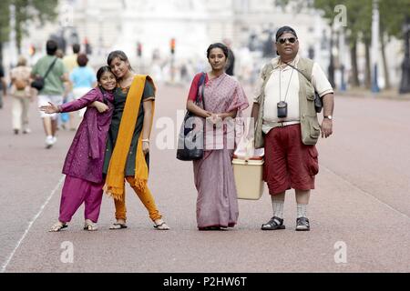 Original Film Title: BRICK LANE.  English Title: BRICK LANE.  Film Director: SARAH GAVRON.  Year: 2007.  Stars: SATISH KAUSHIK; TANNISHTHA CHATTERJEE; LANA RAHMAN; NAEEMA BEGUM. Credit: RUBY FILMS / RAPHAEL, CHRIS / Album Stock Photo