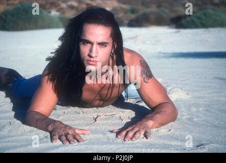 MOJAVE, CA - OCTOBER 13: (EXCLUSIVE) Actor Kamar de los Reyes poses during a photo shoot on October 13, 1991 in the Mojave Desert, Mojave, California. Photo by Barry King/Alamy Stock Photo Stock Photo