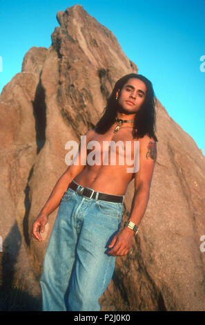 MOJAVE, CA - OCTOBER 13: (EXCLUSIVE) Actor Kamar de los Reyes poses during a photo shoot on October 13, 1991 in the Mojave Desert, Mojave, California. Photo by Barry King/Alamy Stock Photo Stock Photo