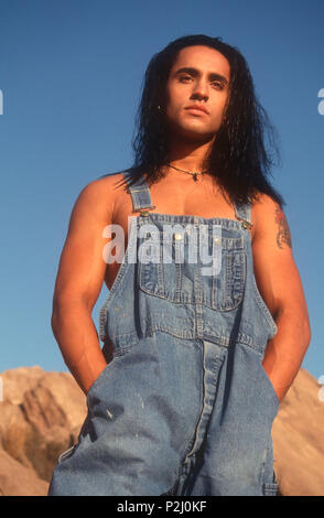 MOJAVE, CA - OCTOBER 13: (EXCLUSIVE) Actor Kamar de los Reyes poses during a photo shoot on October 13, 1991 in the Mojave Desert, Mojave, California. Photo by Barry King/Alamy Stock Photo Stock Photo