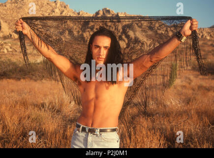 MOJAVE, CA - OCTOBER 13: (EXCLUSIVE) Actor Kamar de los Reyes poses during a photo shoot on October 13, 1991 in the Mojave Desert, Mojave, California. Photo by Barry King/Alamy Stock Photo Stock Photo