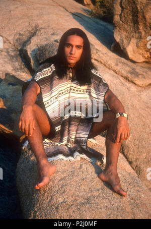 MOJAVE, CA - OCTOBER 13: (EXCLUSIVE) Actor Kamar de los Reyes poses during a photo shoot on October 13, 1991 in the Mojave Desert, Mojave, California. Photo by Barry King/Alamy Stock Photo Stock Photo