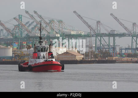 Crowley Maritime Tractor Tug, MASTER, Under Way In The Los Angeles Main Channel In The Port Of Los Angeles, California, USA. Stock Photo