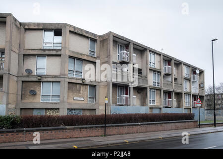 Run down residential block of flats. Part of the 1950s Park Hill housing estate, Sheffield, England, UK. Stock Photo