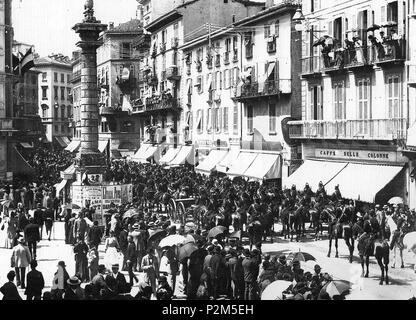 . Italiano: Milano, largo San Babila, reparti a cavallo del Gen.Bava Beccaris si dirigono verso il Duomo . moti del 1898. Anonymous 56 Milano, largo San Babila 04 Stock Photo