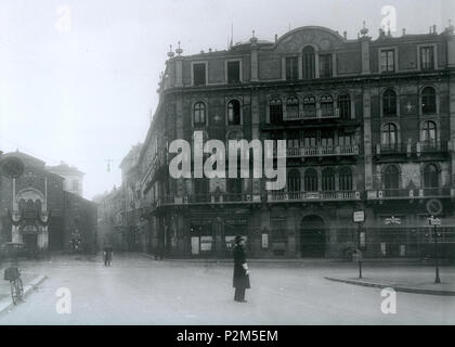 . Italiano: Milano, largo San Babila . Unknown date. Anonymous 56 Milano, largo San Babila 10 Stock Photo