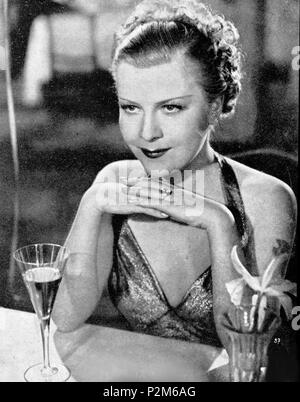 . Italiano: L'attrice tedesca Renate Muller in una immagine pubblicata in Italia - dicembre 1936 . 17 April 2017. Unknown 58 Muller-renate 1936 Stock Photo