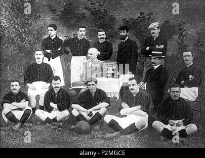 . English: Italian Football Champion 1901 (AC Milan or at that time CFC Milan) From Left to Right: Back: Kurt Lies, Catullo Gadda, Hoberlin Hoode (GK), Nathan (vice-president), Hans Sutter Middle: Herbert Kilpin, Alfred Edwards (president with Fawcus-cup), Camperio (director), Daniele Angeloni Front: Agostino Recalcati, Samuel Richard Davies, Ettore Negretti, David Allison, Guerriero Colombo . 5 June 2013, 18:54:05. Unknown 42 Italian Football Champion 1901 Stock Photo