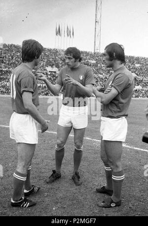 . Rome, Olympic Stadium, June 9, 1973. Italy — Brazil 2-0, friendly match. From left to right: Italian footballer Gianni Rivera, Giorgio Chinaglia and Paolo Pulici. 9 June 1973. Unknown 43 Italy v Brazil (Rome, 1973) - Rivera, Chinaglia and Pulici Stock Photo