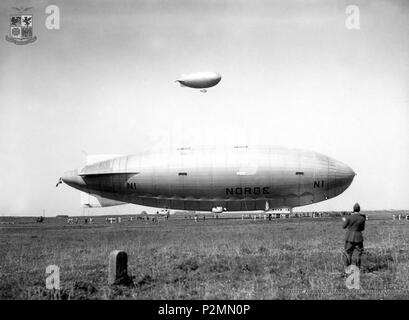 . English: Norge airship on April 10th 1926, ready for Rome - Alaska trans-polar flight in Ciampino Airport . 10 April 1926. Aeronautica Militare 65 Norge aeroship Stock Photo