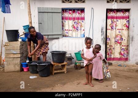 Togo, Lome, a mother and these two children in a working class neighborhood Stock Photo