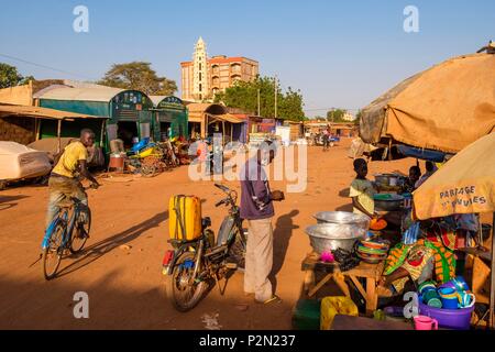 Burkina Faso, Boulkiemdé province, Koudougou, dirt road and the minaret of the great mosque Stock Photo