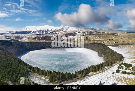France, Puy de Dome, Besse et Saint Anastaise, Regional Natural Park of the Auvergne Volcanoes, Cezallier, the Lac Pavin, volcanic maar lake (aerial view) Stock Photo