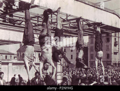 . English: The dead body of Benito Mussolini next to his mistress Claretta Petacci and those of other executed fascists, on display in Milan on 29 April 1945, in Piazzale Loreto, the same place that the fascists had displayed the bodies of fifteen Milanese civilians a year earlier after executing them in retaliation for resistance activity. The photograph is by Vincenzo Carrese. The bodies, from left to right, are: Nicola Bombacci Benito Mussolini Claretta Petacci Alessandro Pavolini Achille Starace  Deutsch: Die Leichen von Benito Mussolini, seiner Gefährtin Claretta Petacci und anderer fasch Stock Photo